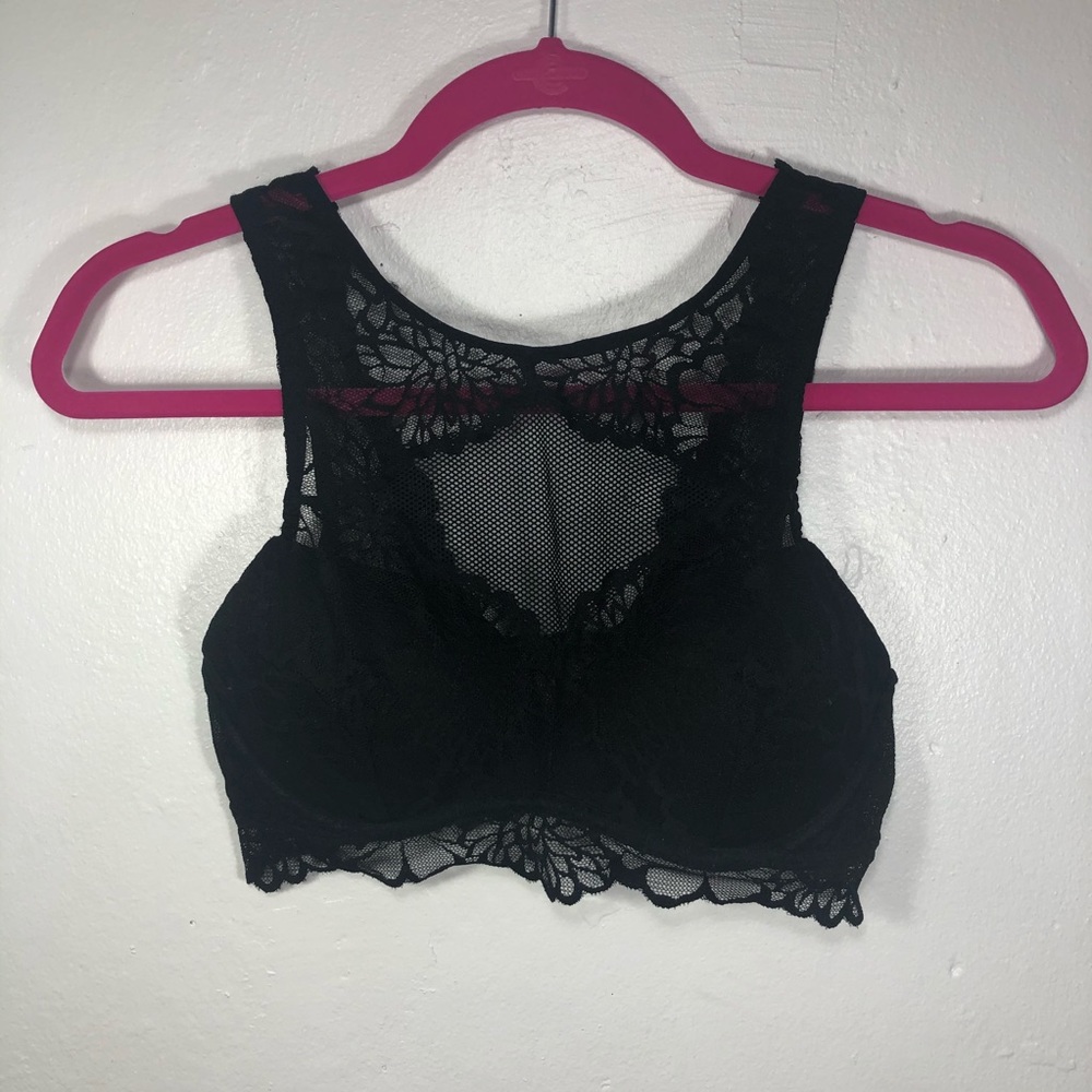 Halter lace bralette 🕸